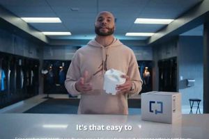 Dak Prescott se burla de equipos de NFL y Ryan Reynolds en comercial de cáncer de colon
