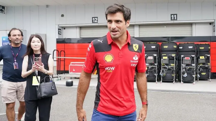Ferrari manda mensaje motivacional a Carlos Sainz tras fichar a Lewis Hamilton