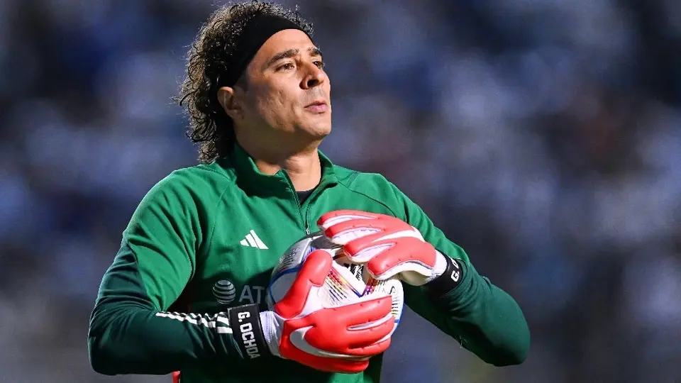 ¡No pudo más! Memo Ochoa salió lesionado del Honduras vs México; Malagón entró en su lugar