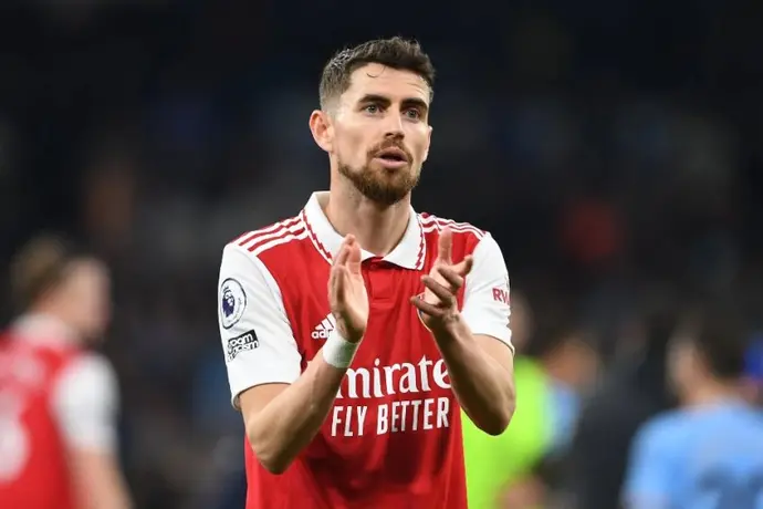 Jorginho, jugador del Arsenal, se comprometió a Catherine Harding