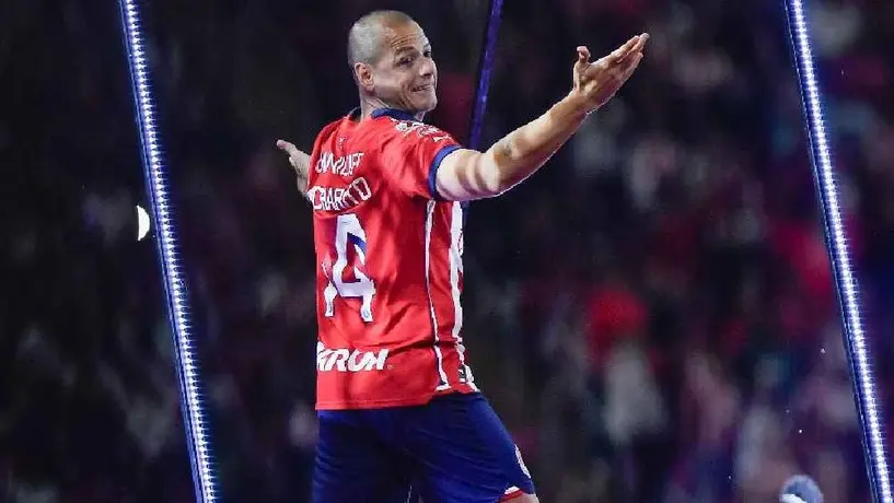 ‘Chicharito’ Hernández realizó pruebas médicas con Chivas este domingo