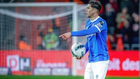Gerardo Arteaga sale expulsado en su posible último partido con Genk; apunta a Rayados