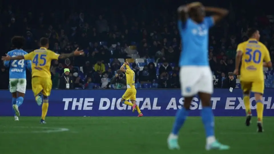 Frosinone vapulea 4-0 a Napoli y llega a Cuartos de Final de Copa Italia