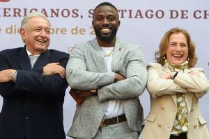 Randy Arozarena hace su icónica celebración junto a AMLO en el PND