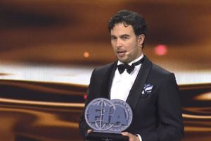 ¡Historia pura! Checo Pérez recibe su trofeo de Subcampeón del Mundo de Fórmula 1