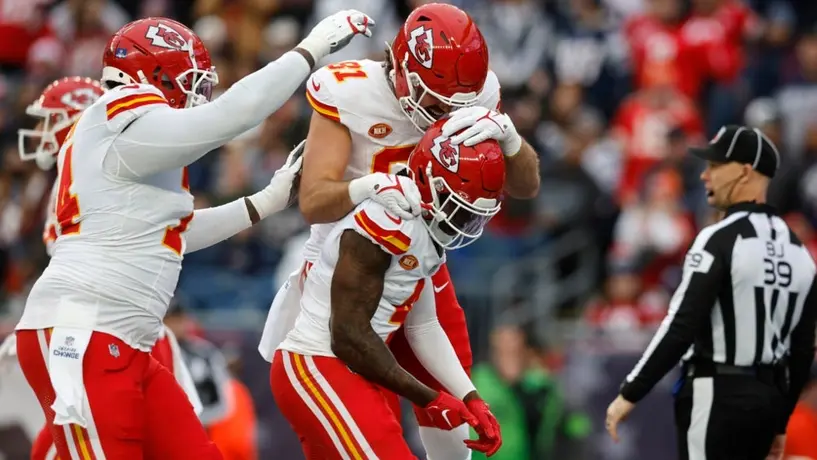 Chiefs mantiene liderato de la AFC Oeste tras vencer sin complicaciones a Patriots