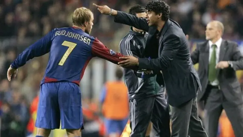 ¿Vuelve a la querencia? Frank Rijkaard suena para ser el sustituto de Xavi Hernández en el Barça