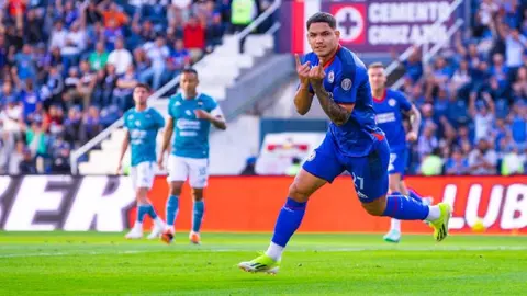 ¡Oxígeno puro! Cruz Azul remontó ante Mazatlán y logró su primera victoria del torneo