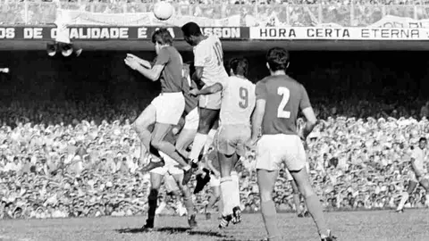 ¡Indigno de O Rei! Santos no usará el '10' de Pelé mientras esté en Segunda División