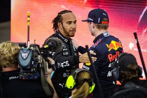 Expiloto de F1 aseguró ver a Hamilton o Alonso desafiando a Verstappen en Red Bull