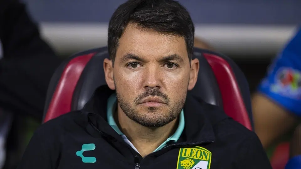 Larcamón asegura que Jardine condicionó el arbitraje en el América vs León