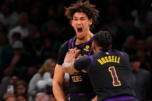 Lakers, sin LeBron James y Anthony Davis, sorprenden a los Celtics de Boston
