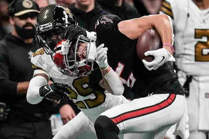 Drake London en un duelo ante Saints | AP
