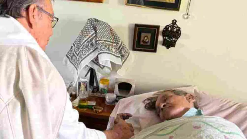 El escritor José Agustín recibe extremaunción y se despide: "Mi trabajo aquí se va terminando"