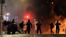 Irlandeses protestan contra inmigrantes luego de ataque que dejó tres niños lesionados