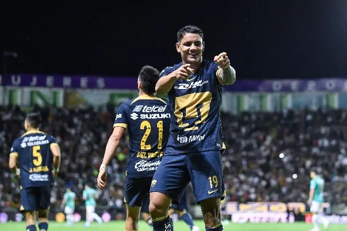 Gabriel Fernández jugando con los Pumas | IMAGO7