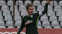 Marie-Louise Eta hace historia como la primera entrenadora en ganar en la Bundesliga