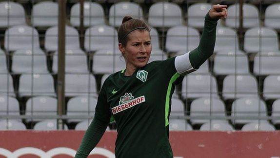 Marie-Louise Eta hace historia como la primera entrenadora en ganar en la Bundesliga