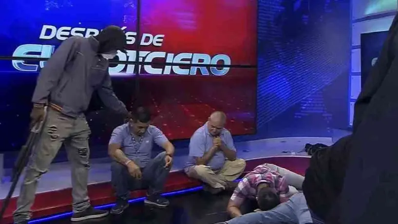 Periodista del canal de televisión tomado por encapuchados, contó cómo amenazaron con matar a todos