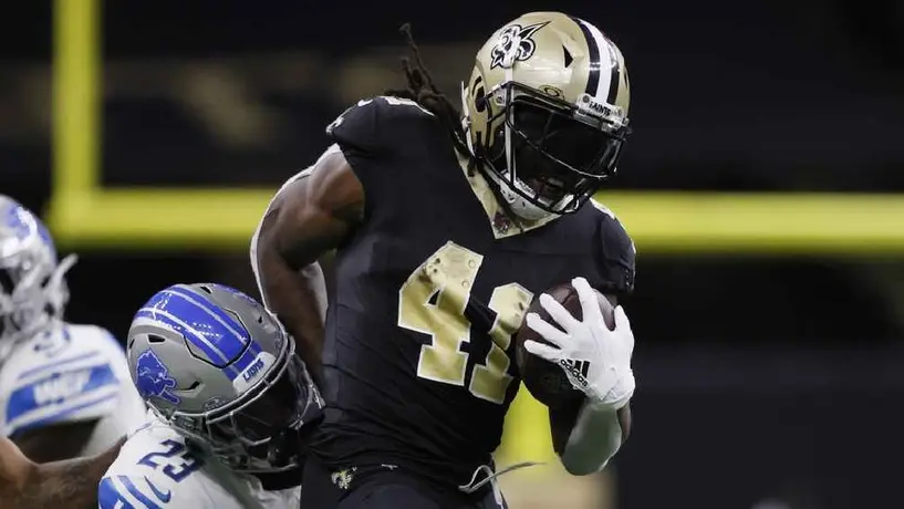 NFL: Alvin Kamara le regala un jersey autografiado al oficial que lesionó accidentalmente