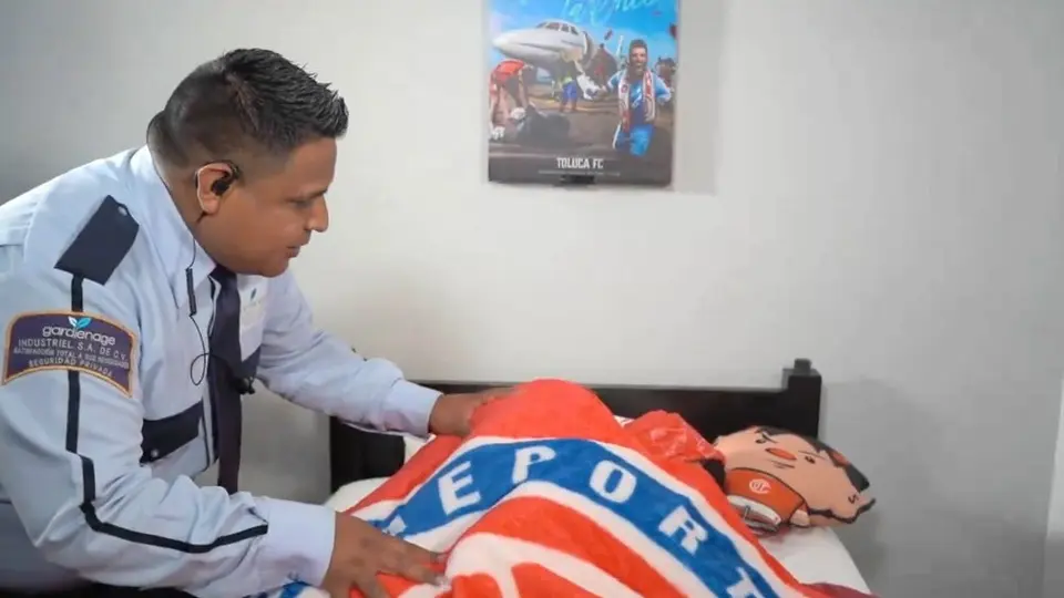 El policía-actor lo hace de nuevo: presenta a Alexis Vega como refuerzo del Toluca