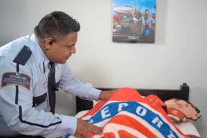 El policía-actor lo hace de nuevo: presenta a Alexis Vega como refuerzo del Toluca