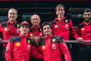 Presidente de Ferrari adelanta que ya tiene amarrados a Leclerc y Sainz Jr. por más años