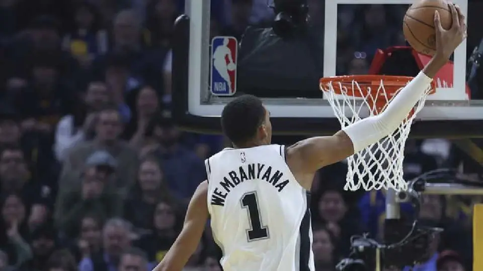 ¡Vaya error! Spurs escriben mal el nombre Victor Wembanyama en su jersey