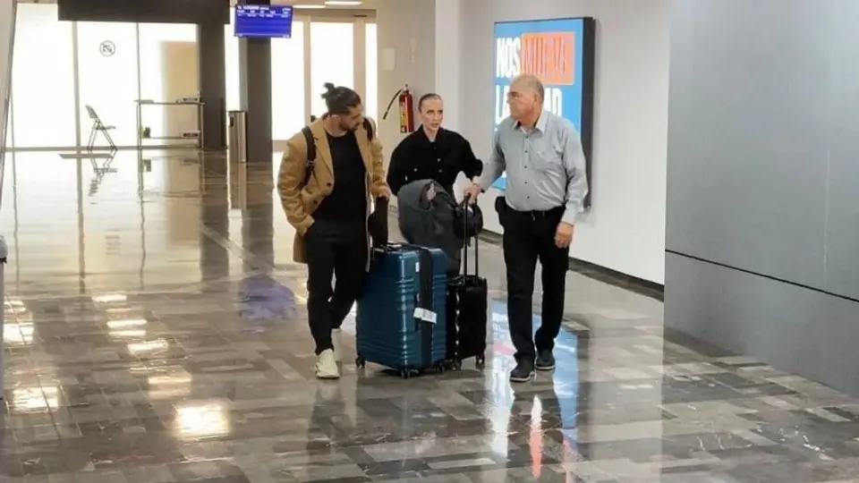 Rodolfo Pizarro recibe permiso del AEK y llega a México para funeral de su tía