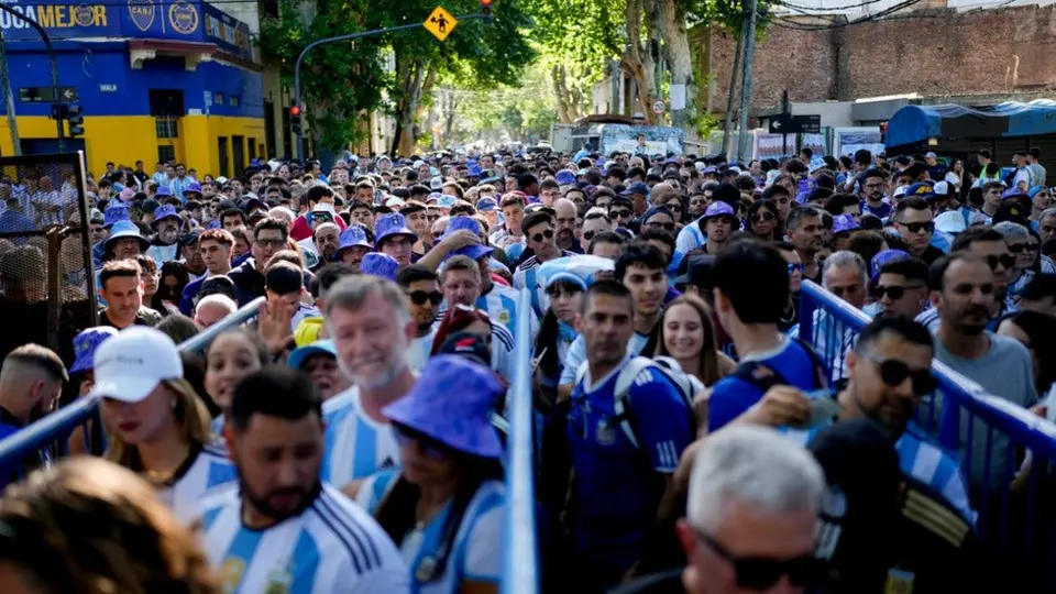 La Bombonera es clausurada por exceso de aforo en partido de Argentina y Boca Juniors 'explota'