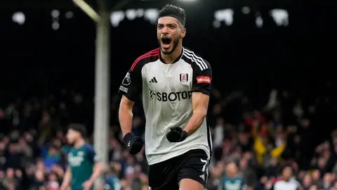 ¡Garrafal error! Raúl Jiménez falla una oportunidad de gol en la derrota del Fulham ante Chelsea