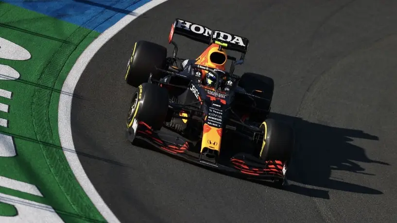 Checo Pérez es el piloto de Fórmula 1 que mas adelantamientos hizo en 2023