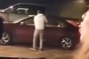 Mujer 'atrapa' a su esposo saliendo de las cariñosas