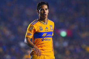 Diego Lainez responde a 'hater' que se burló del subcampeonato de Tigres en el Estadio Azteca