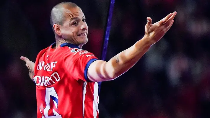 Chicharito Hernández marcó golazo en práctica con Chivas; Cisneros lo presume en redes