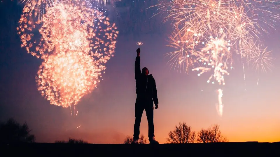 Descubre las mejores frases para dedicarle a tu familia y amigos en el Año Nuevo 2024