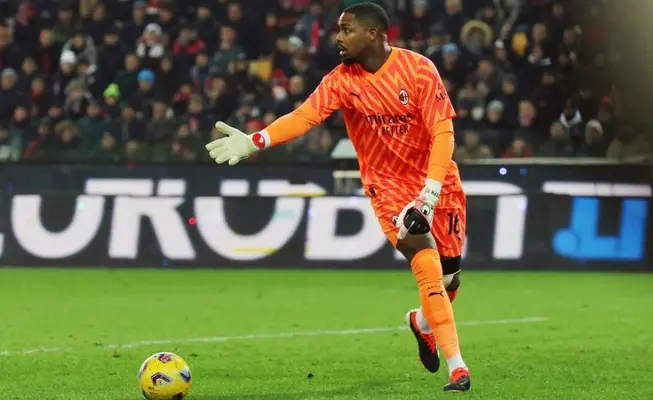 Udinese tendrá que jugar un partido sin público por insultos racistas Maignan