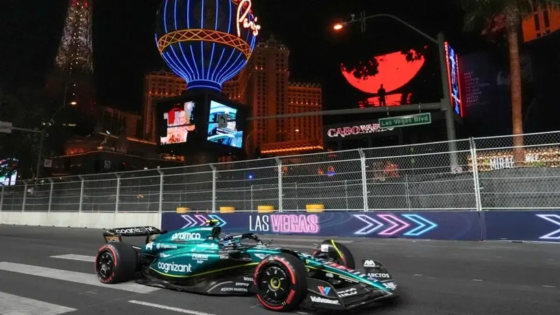 ¡Qué reflejos! Fernando Alonso esquiva alcantarilla a más de 300 km/h en Las Vegas