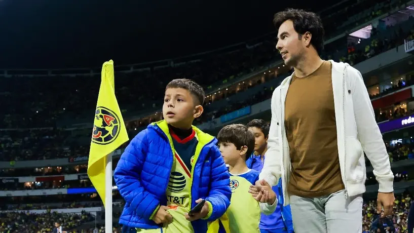 'Checo' Pérez le enseña a sus hijos a Iván Zamorano: "Él es mi ídolo"