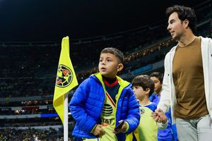 'Checo' Pérez le enseña a sus hijos a Iván Zamorano: "Él es mi ídolo"
