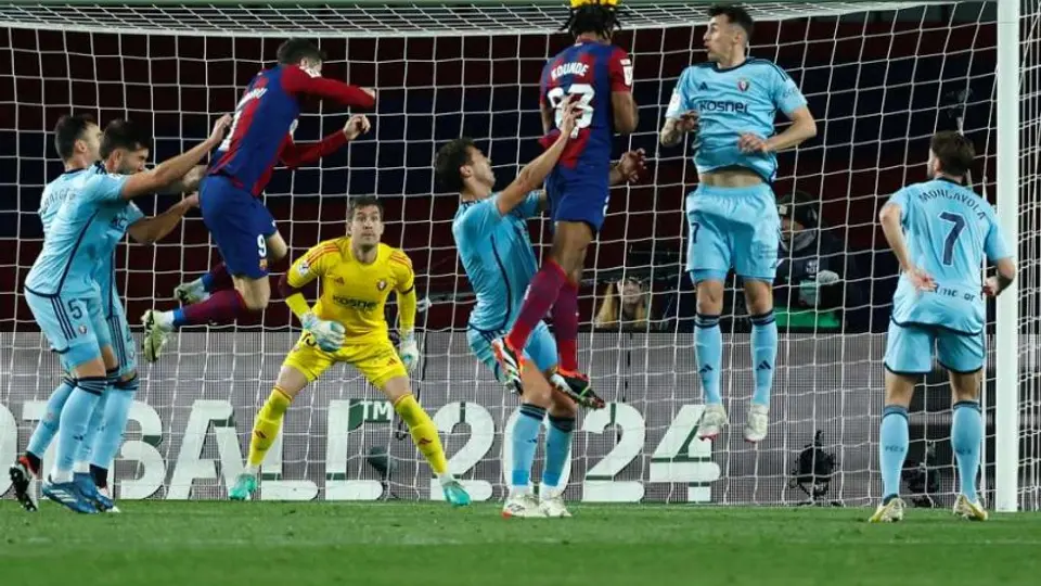 Barcelona rescató triunfo ante Osasuna gracias a gol de Vitor Roque