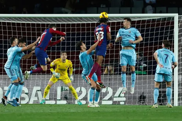 Barcelona rescató triunfo ante Osasuna gracias a gol de Vitor Roque