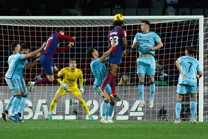 Barcelona rescató triunfo ante Osasuna gracias a gol de Vitor Roque