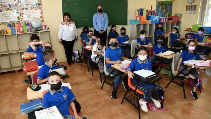 Cubrebocas vuelve a las escuelas públicas ante aumento de casos de covid-19