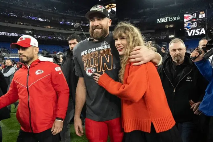 El motivo por el cual Travis Kelce no acompañará a Taylor Swift a los Grammys