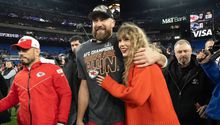 El motivo por el cual Travis Kelce no acompañará a Taylor Swift a los Grammys