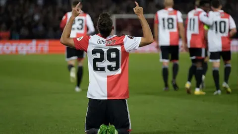 ¡Como los grandes! Santiago Giménez tiene promedio goleador similar al de Ronaldo y Van Basten