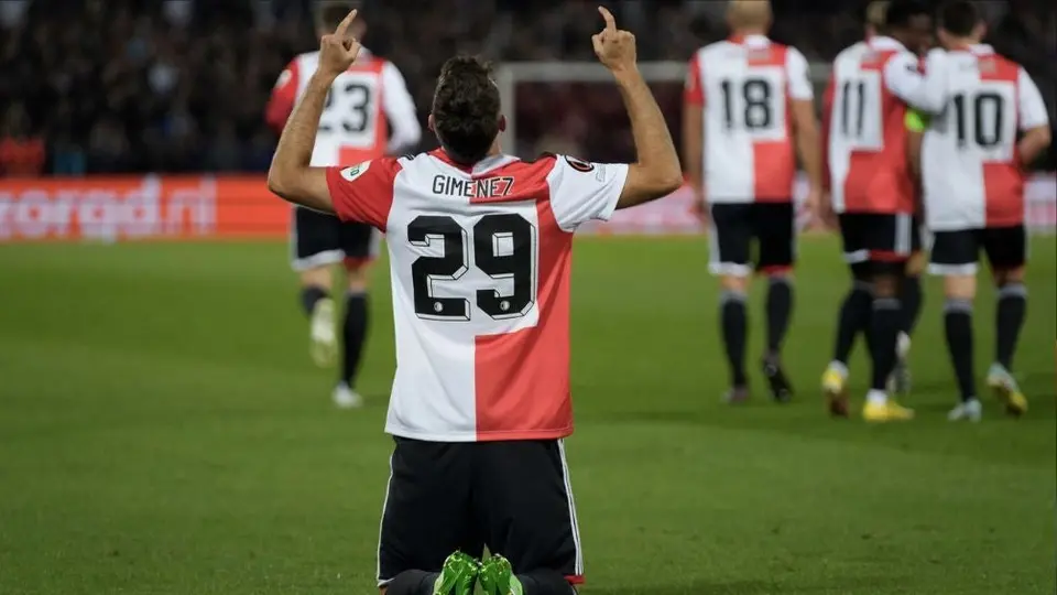 ¡Como los grandes! Santiago Giménez tiene promedio goleador similar al de Ronaldo y Van Basten