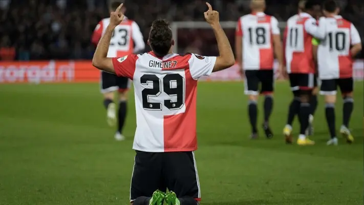 ¡Como los grandes! Santiago Giménez tiene promedio goleador similar al de Ronaldo y Van Basten