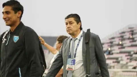 Luis Fernando Tena apunta a las eliminatorias con Guatemala: "Los partidos importantes son en Junio"